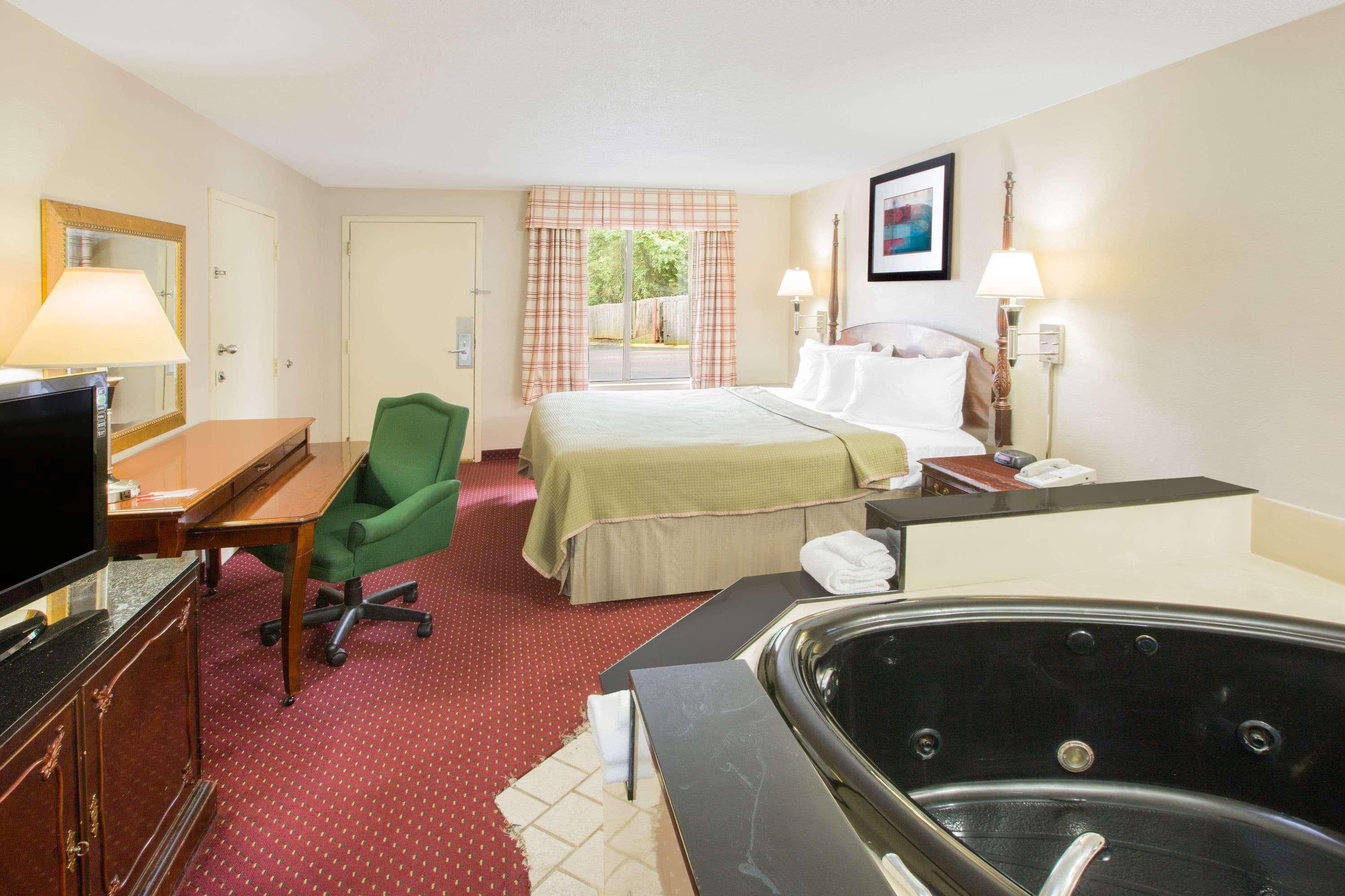Howard Johnson By Wyndham Dothan Exterior foto