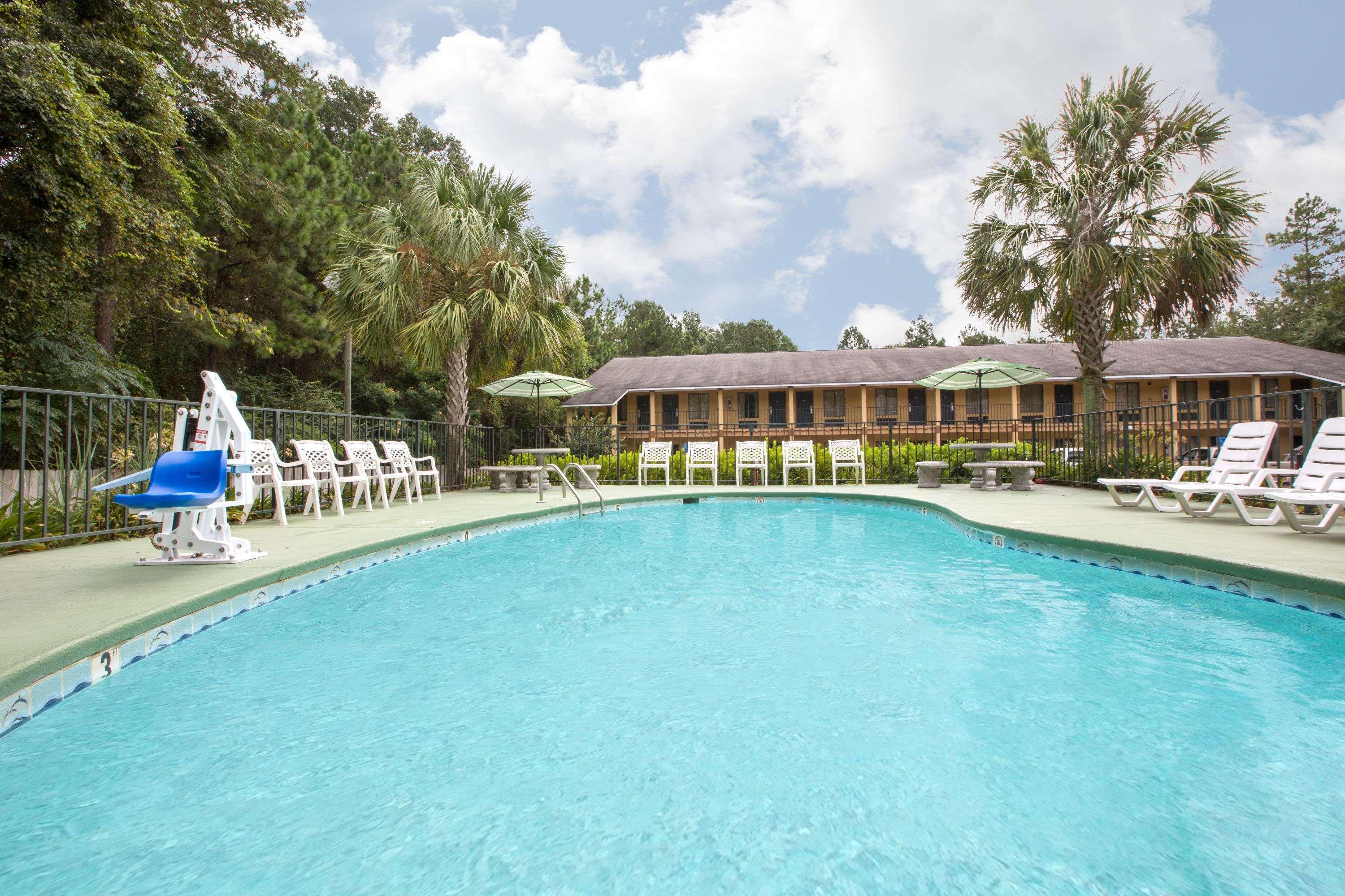 Howard Johnson By Wyndham Dothan Exterior foto